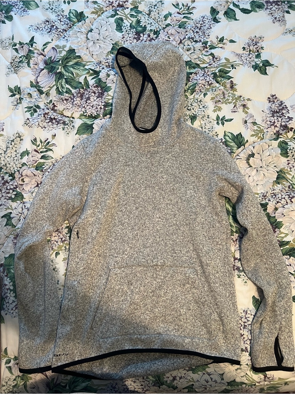 Nike Therma-Fit Women’s Medium Gray/Black Pullover Hoodie Sweatshirt Activewear